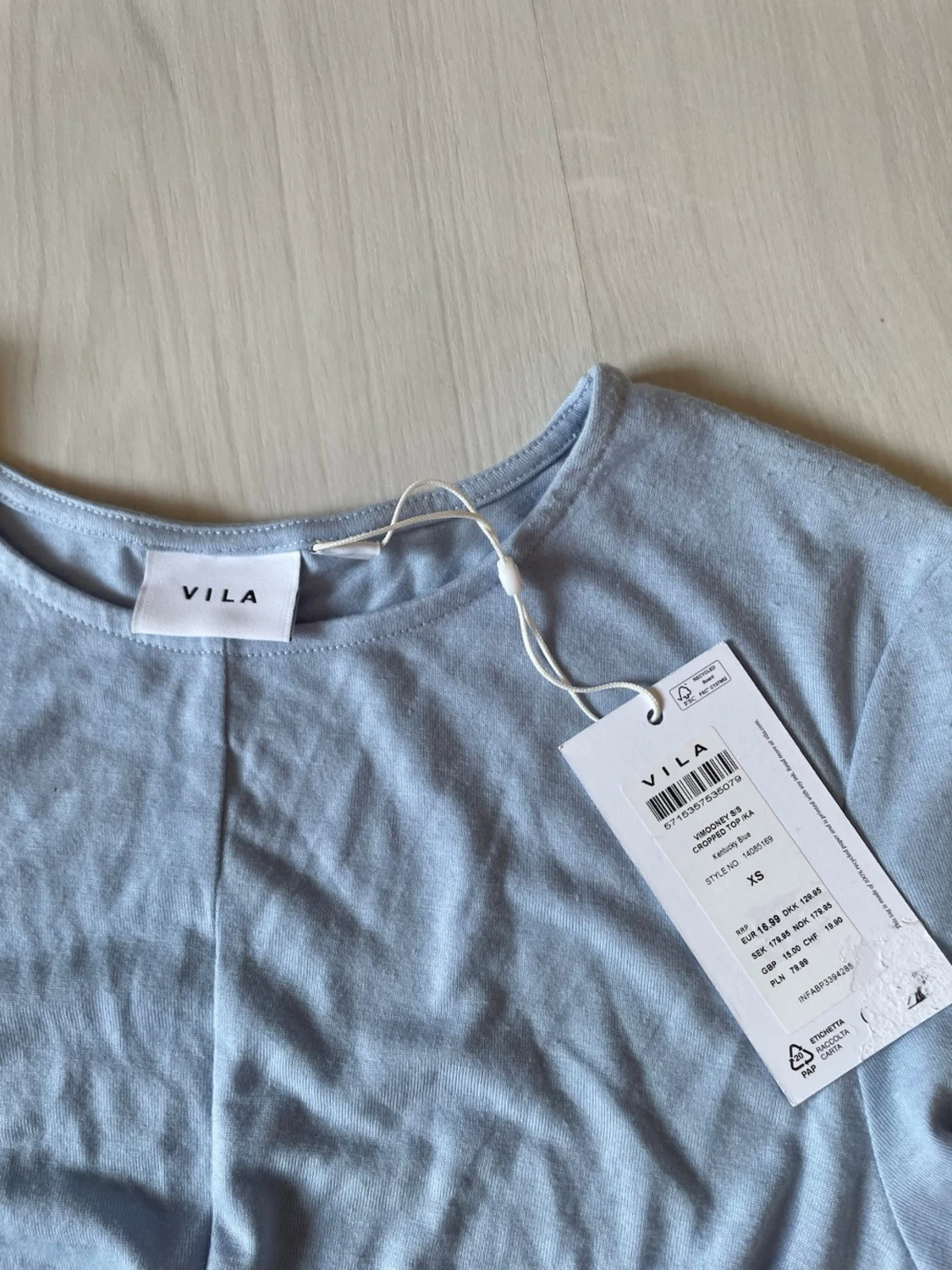 Ljusblå twistad topp från VILA - 1