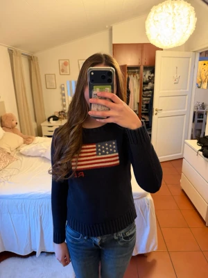 Ralph Lauren tröja - Så fin tröja i super skick! Stl M men skulle säga att det är liten i storleken och passar S och eventuellt Xs beroende på hur man vilk att den ska sitta. Jag är 172cm som referens❤️