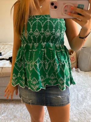 Topp - Söt kjol/topp då det är en kjol egentligen men som kan användas som topp också! Köpt på gina för flera år sedan men nästan aldrig använd