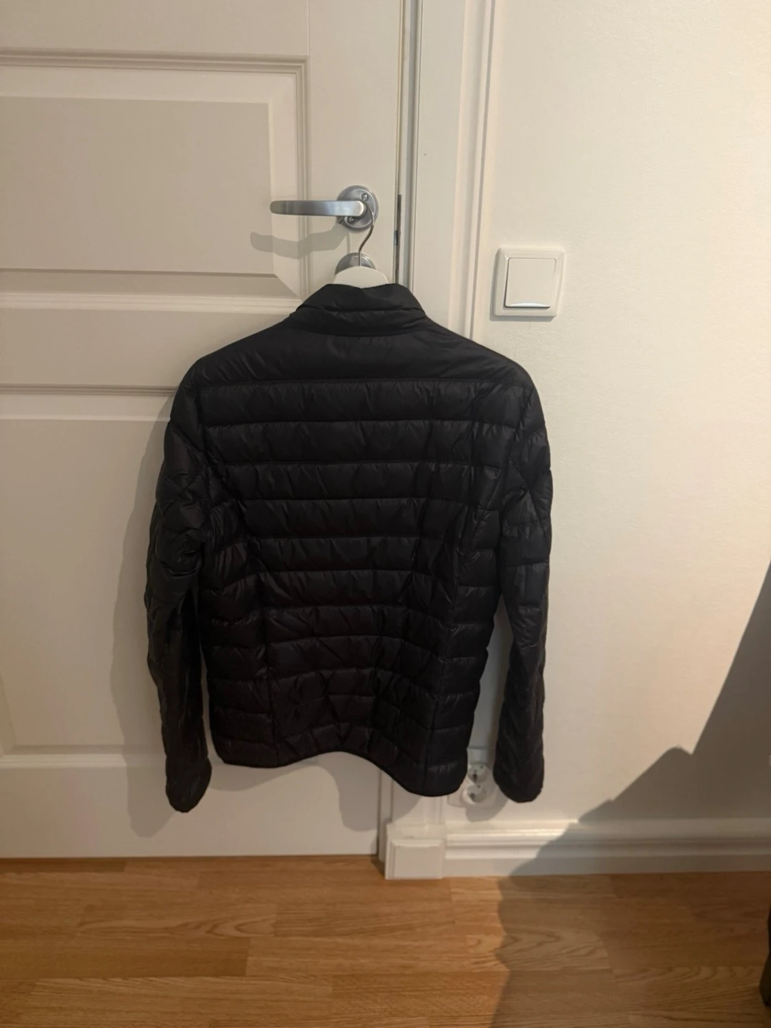 Svart dunjacka från EA7 Emporio Armani - 1