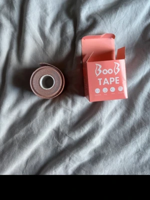 Nipplecovers och tejp - En rulle tejp, använd en gång (man klipper av) Nippelcovers är inte använda