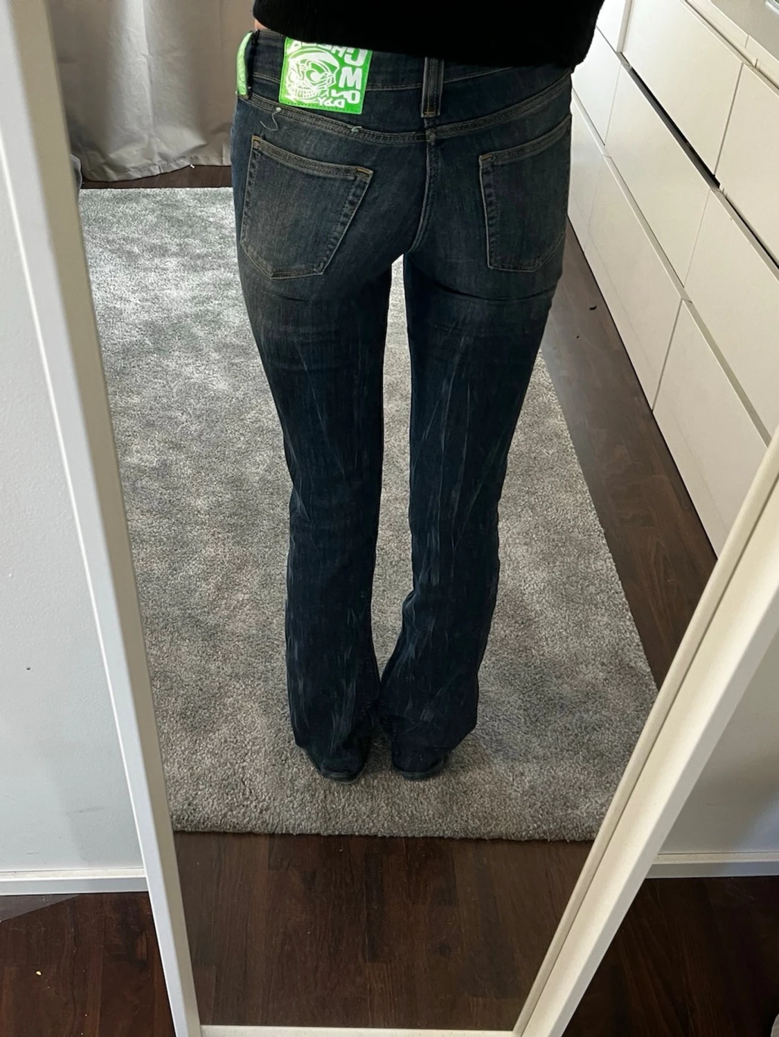 Mörkblå bootcut jeans från cheep monday  - 1