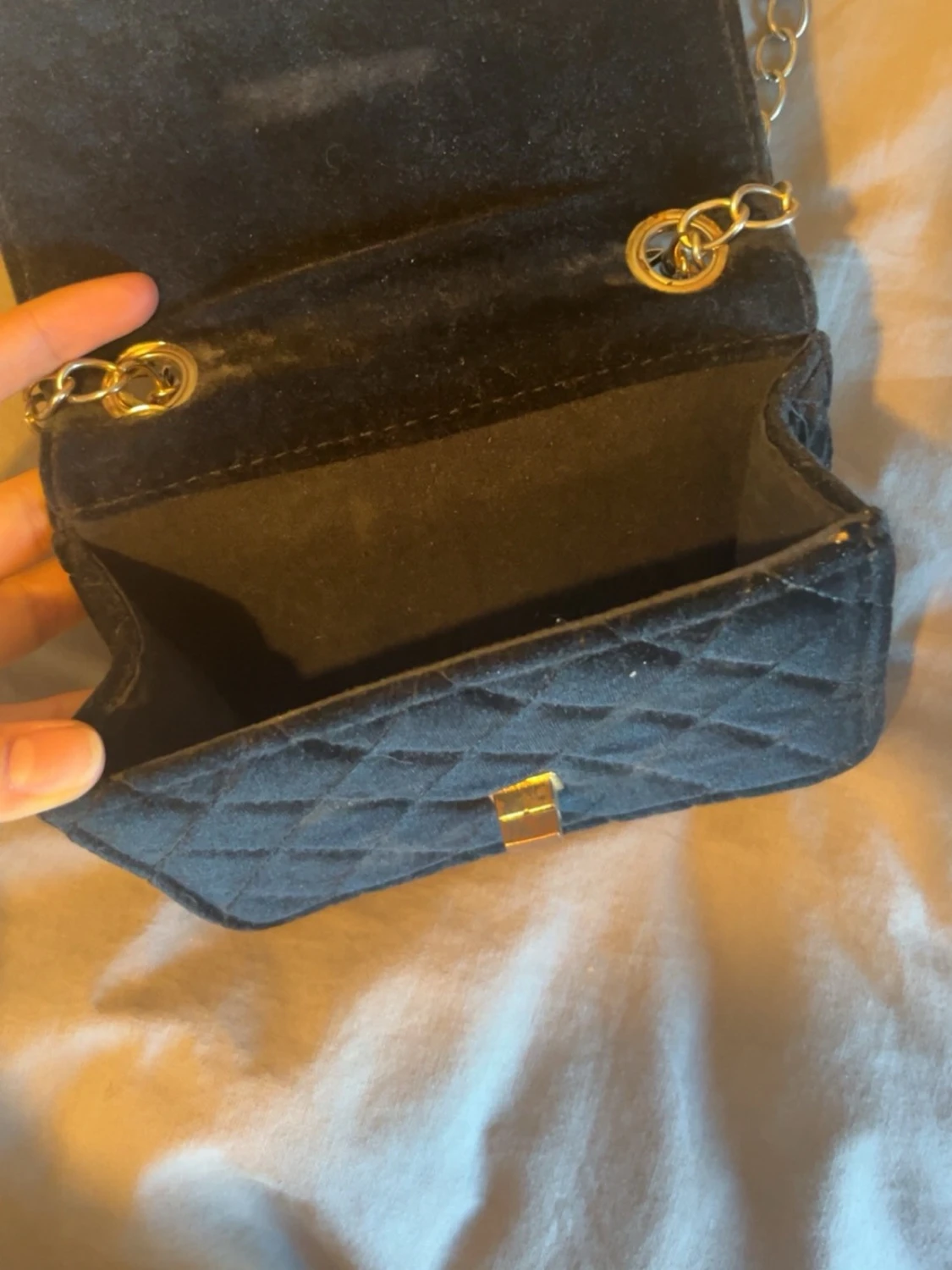 Svart axelväska med kedja - 3