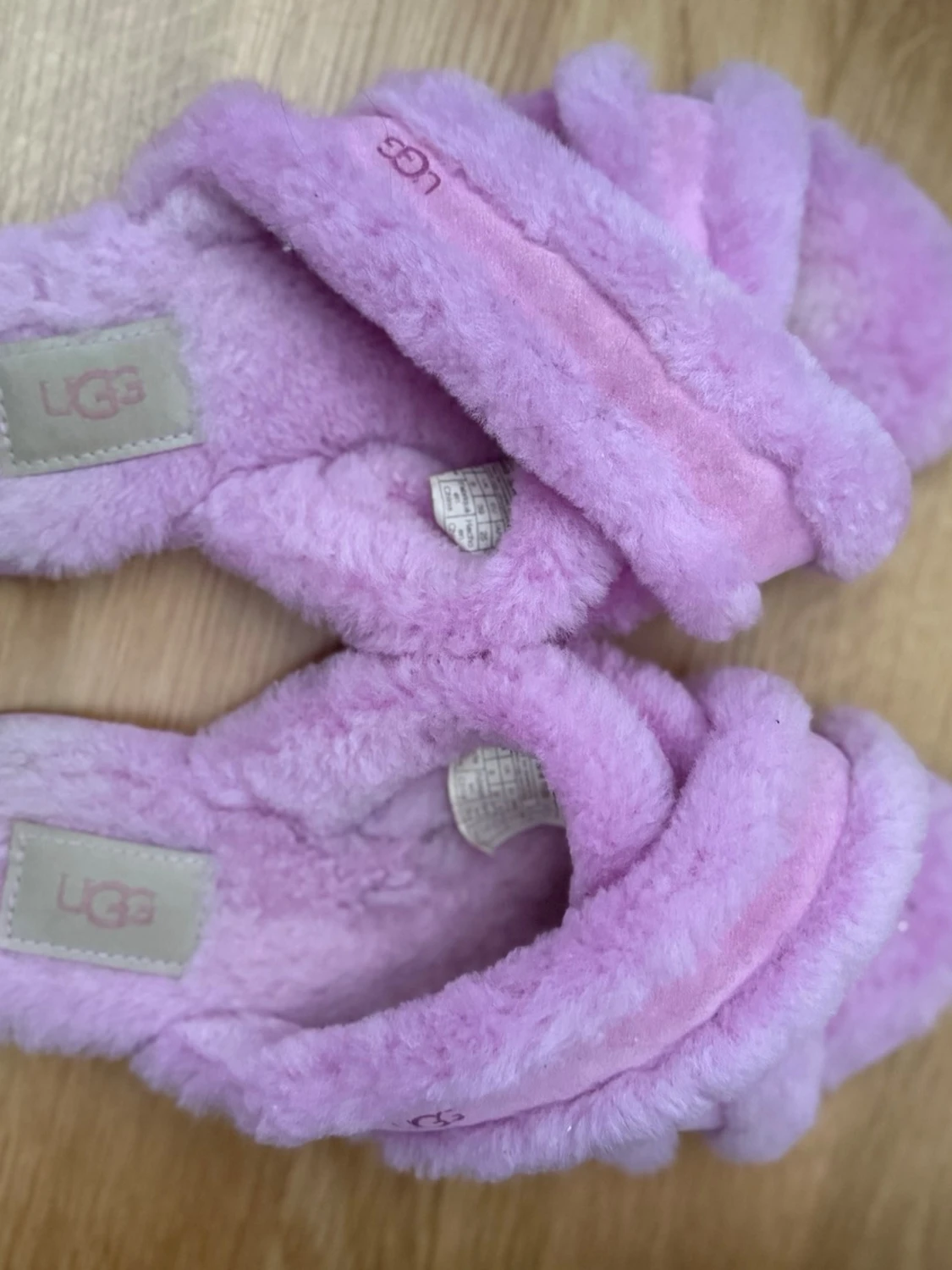 Lila fluffiga tofflor från UGG - 1