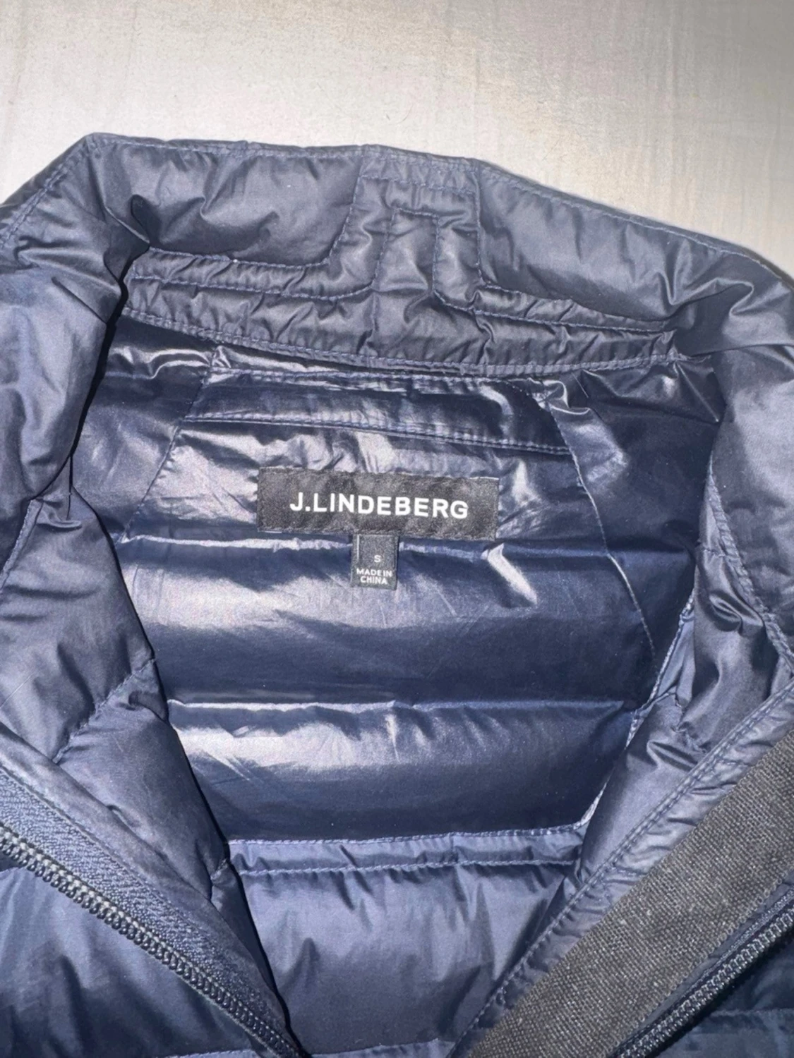 Svart dunväst från J.Lindeberg - 3