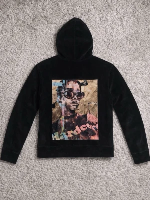 Limitato hoodie - Säljer en snygg hoodie från Limitato i mycket bra skick. Storlek S, inga defekter. Riktigt clean design och bra kvalitet. Pris kan diskuteras vid snabb affär. Hör av dig vid intresse.