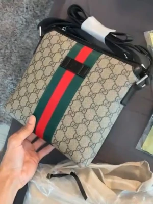 Gucci axelväska med GG-mönster - Använd några veckor ny 