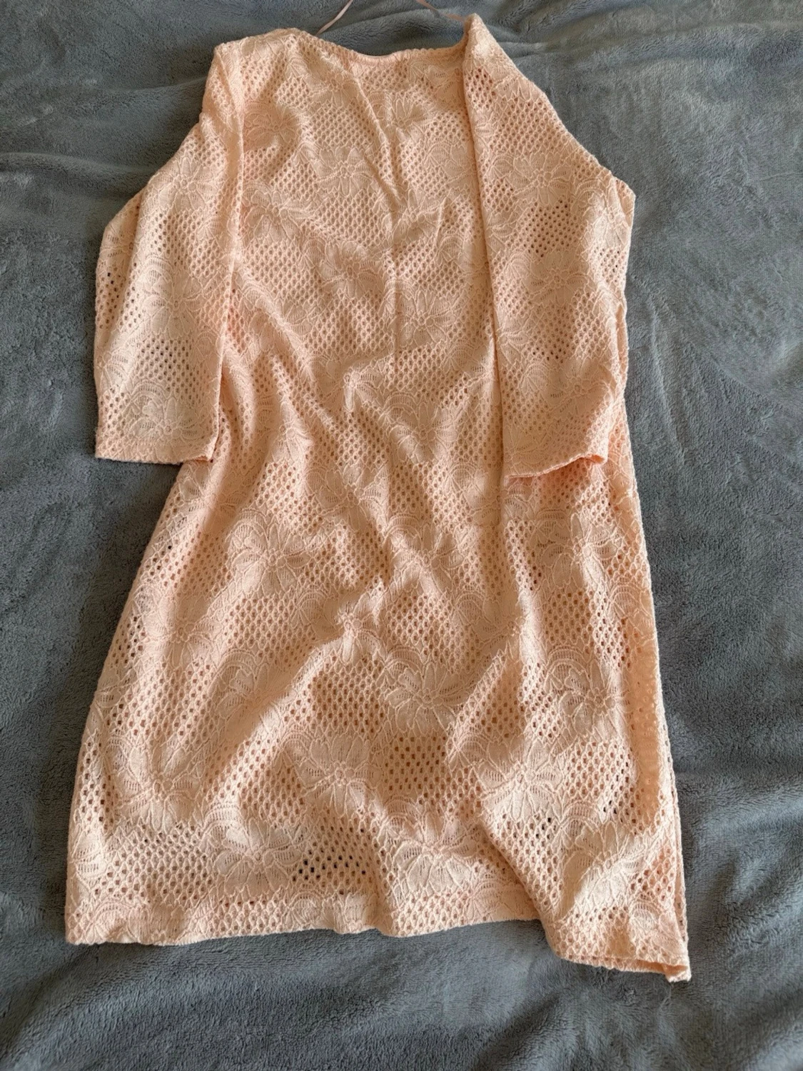 Ljusrosa spetsklänning med trekvartsärm - 3