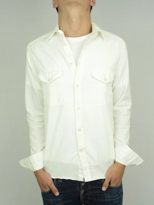J.lindeberg skjorta  - J.LINDEBERG SKJORTA / TUNN OVERSHIRT Storlek : S Passform : Normal Användning : Skjortan är i ett väldigt fint skick utan defekter Nypris : Cirka 1400SEK Modellen på bilden : 182CM och väger 73KG