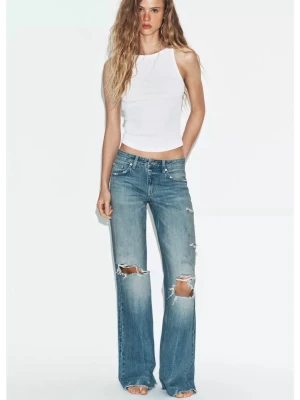 Zara jeans med hål - Säljer ett par helt underbara och trendiga jeans från Zara. De har kvar prislappen och är endast provade, men storleken var fel för mig.