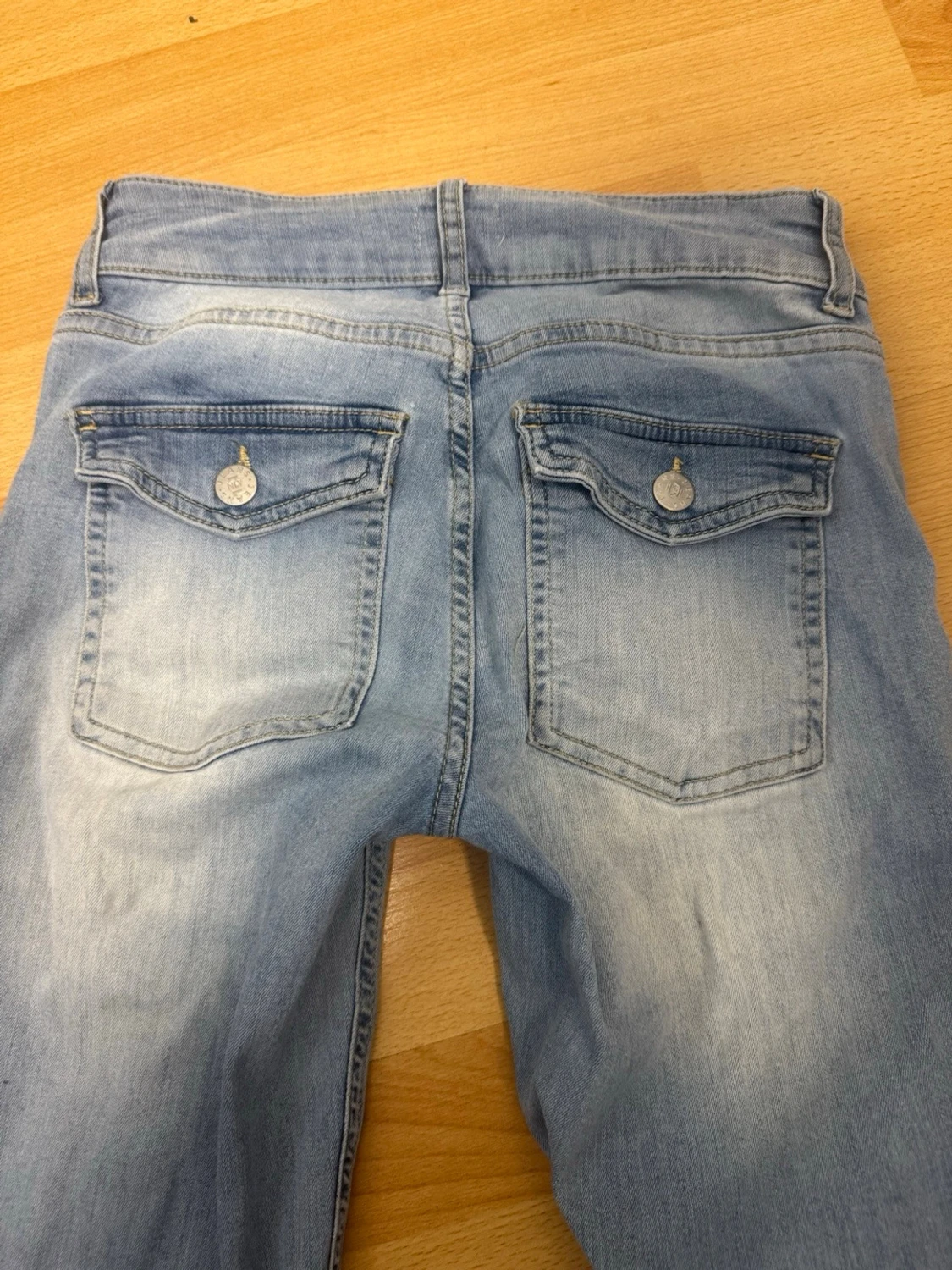 Ljusblå bootcut jeans från Nelly - 2