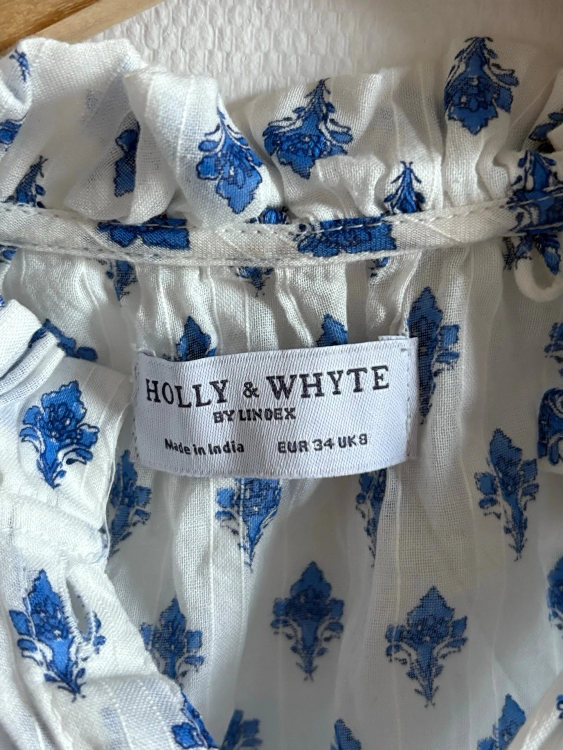 Vit blus med blått mönster - Holly & White (Lindex) - 1