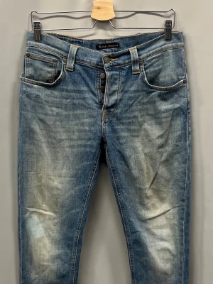 Nudie Jeans | Grim Tim - Fint skick utan några defekter | Nudie jeans Grim Tim | färg blå | storlek W32 L32.