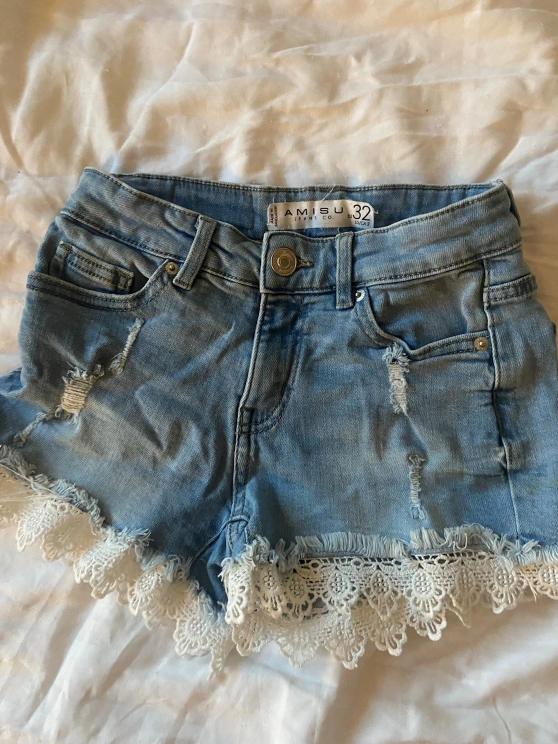 Blå jeansshorts med spetskant - 3