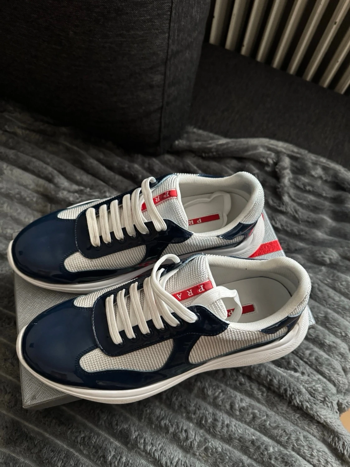 Prada sneakers i blått och vitt - 4