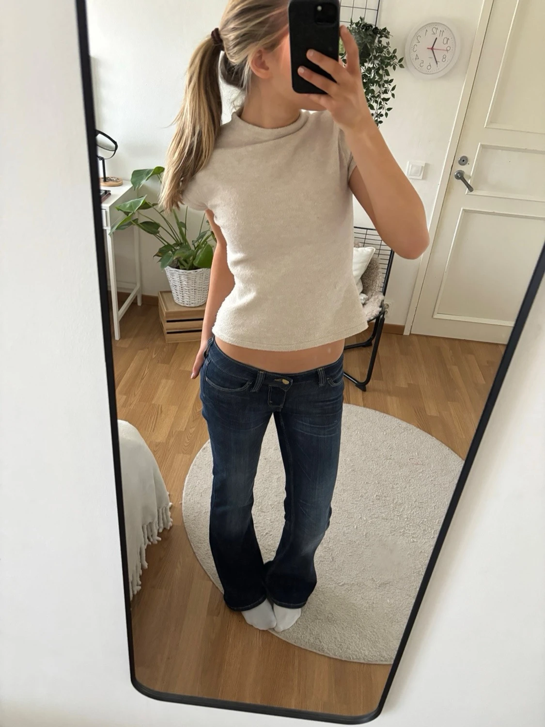 Mörkblå bootcut jeans med låg midja