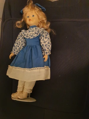 Porslinsdockor  - 4 porslinsdockor säljes helt ok skick. De är inte trasiga på något vis men behöver en liten rengöring för ny utställning.  #samlardockor #samlare #docka #dockor