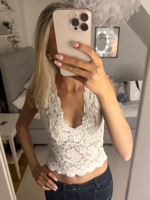 Spets tröja - Spets tröja, etiketten är bar klippt men tror den är från Zara