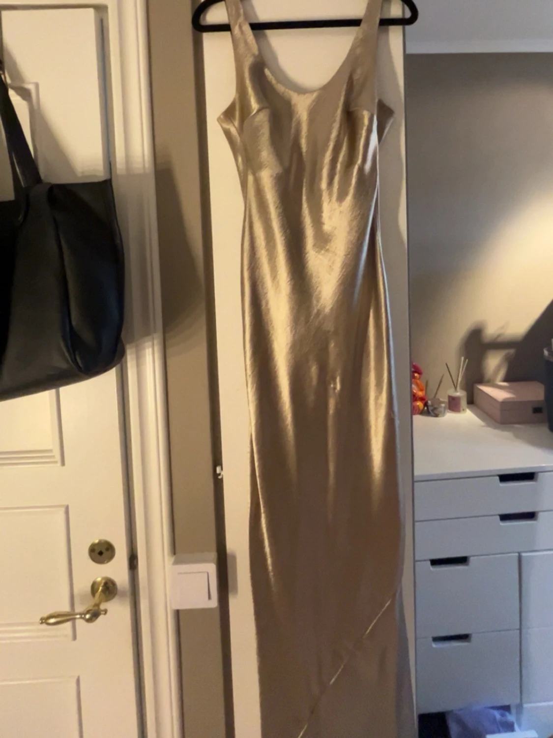 Guldig långklänning från ASOS - 3