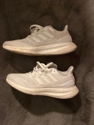 Adidas vardags/sport skor - Säljer ett par sköna skor till vardag eller sport