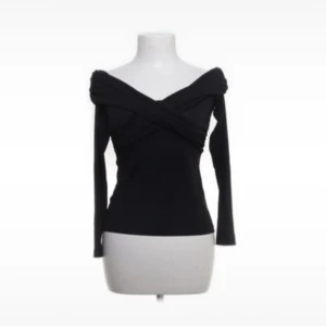 Svart offshoulder topp från Ivyrevel - Snygg svart offshoulder topp från Ivyrevel med långa ärmar. 
