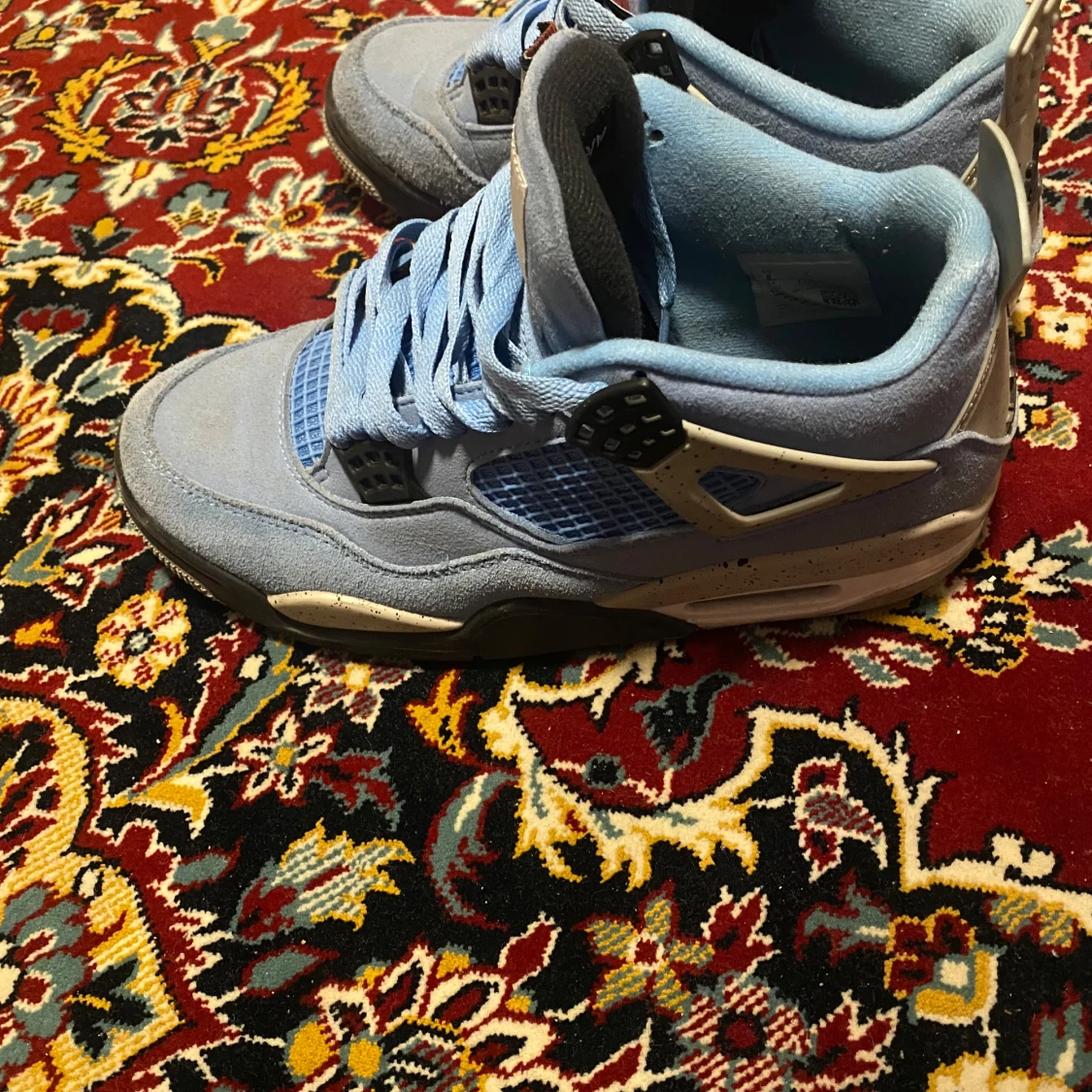 Jordan 4 UNC  - 3