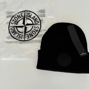 Stone Island mössa  - Stone Island mössa, aldrig använd