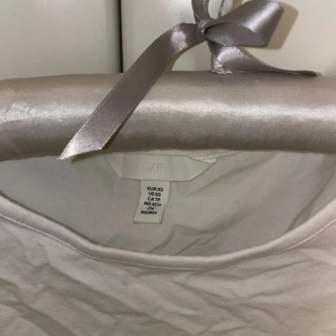 Trendig T-shirt med puffärmar - 2