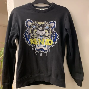 Kenzo Tiger Tröja  - Tjena! Säljer nu denna as feta kenzo tröjan. Tröjan är äkta men har inte kvittot kvar. Säljer tröjan då den är för liten för mig nu