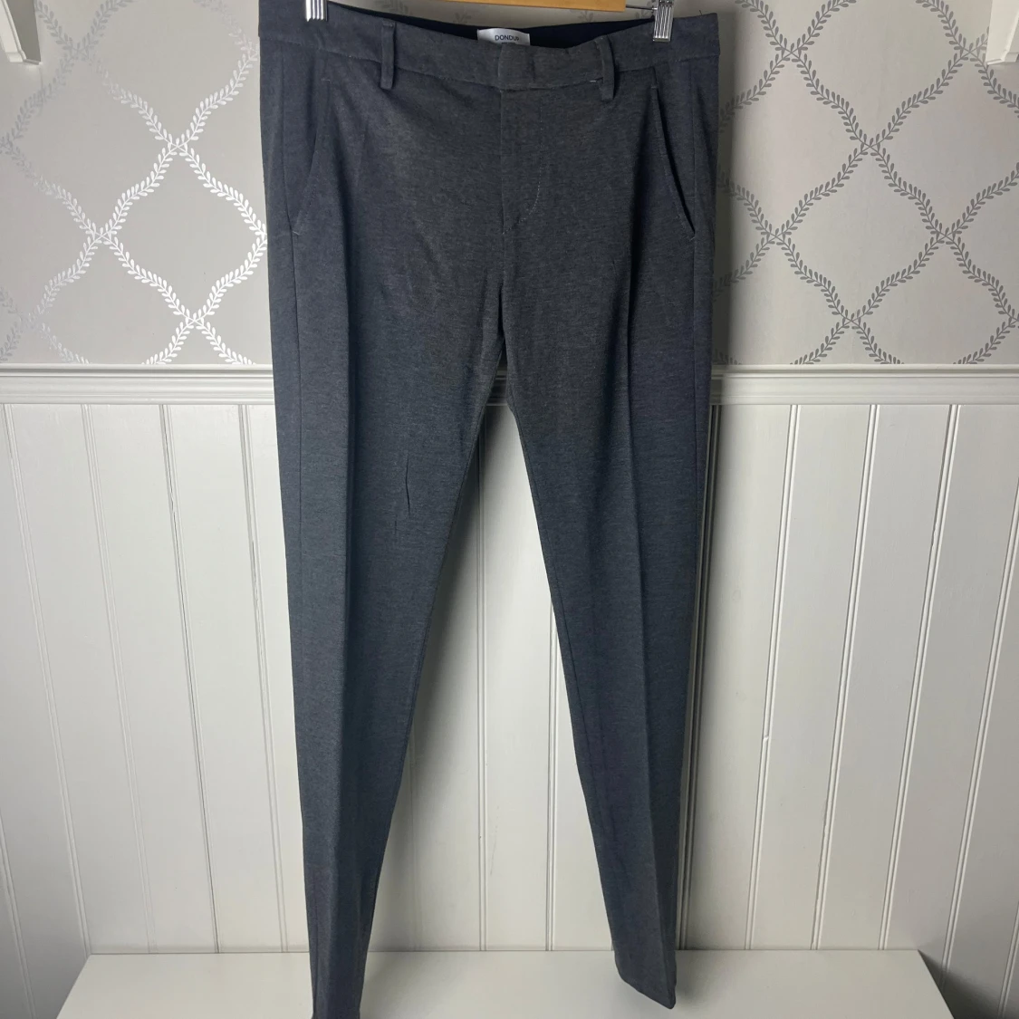 Grå kostymbyxor från Dondup
