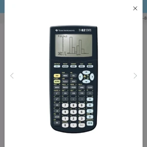Texas Instruments TI-82 Stats Grafräknare - Säljer en Texas Instruments TI-82 Stats grafräknare. Perfekt för statistik och avancerade beräkningar. Den har en stor skärm och flera funktioner för att hantera komplexa matematiska problem. Idealisk för studenter och proffs inom matematik och vetenskap.