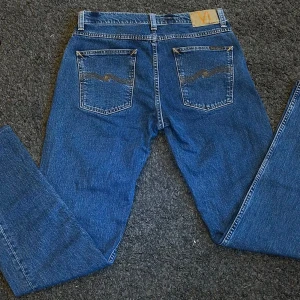Nudie jeans - Nudie jeans i bra skick, nypris 1600 . Strl 30/32. Pris kan diskuteras vid snabb affär!