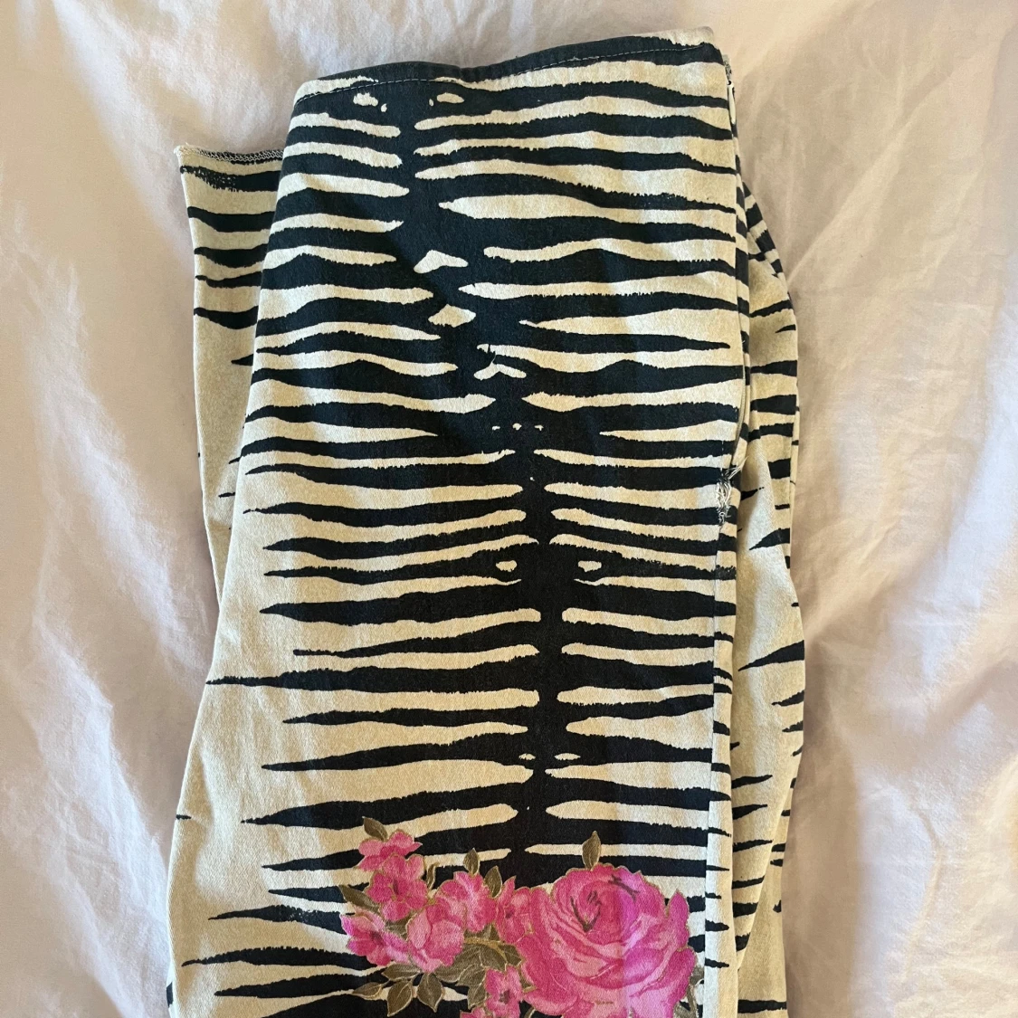 Mönstrade byxor med blommor - 1