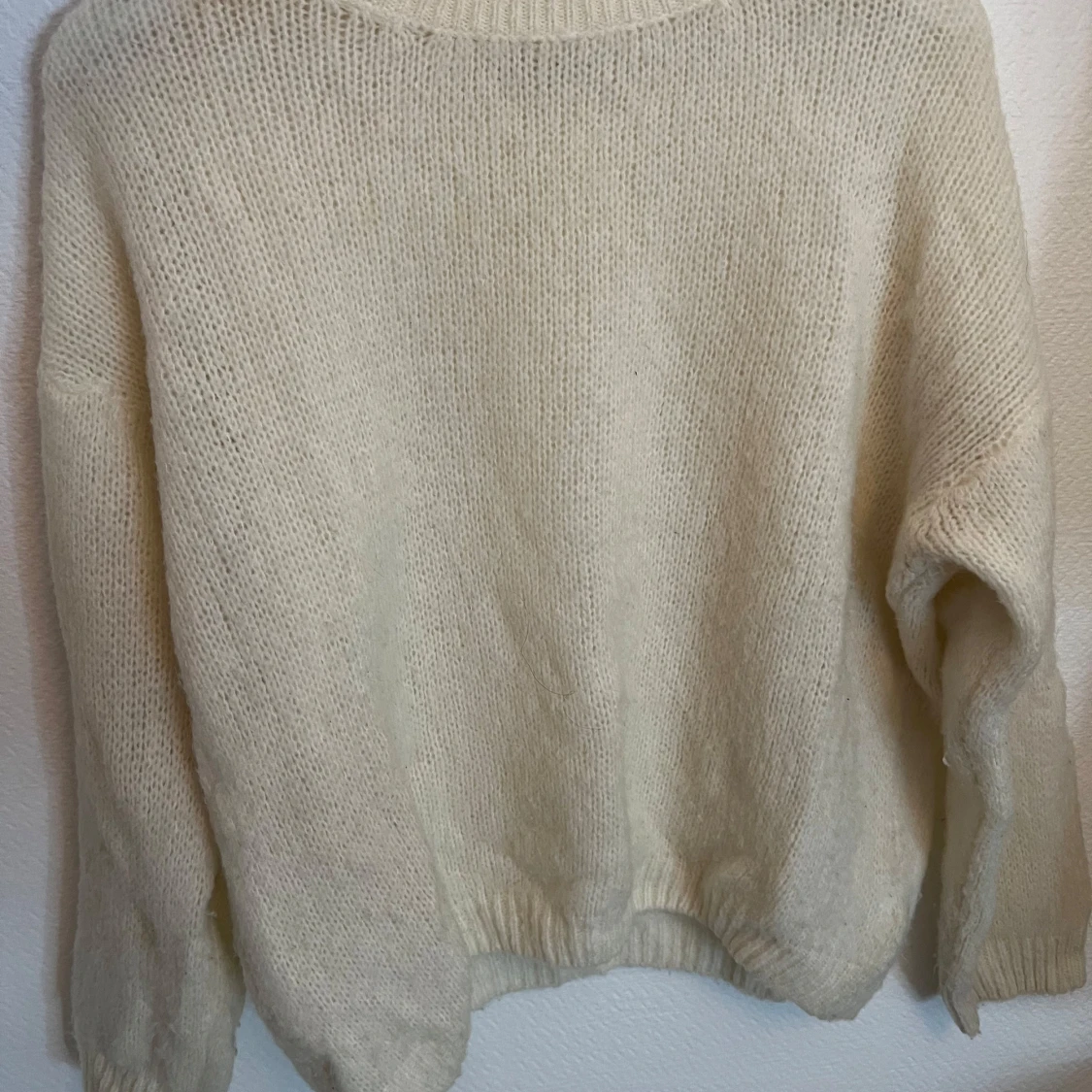 Vit stickad tröja - 2