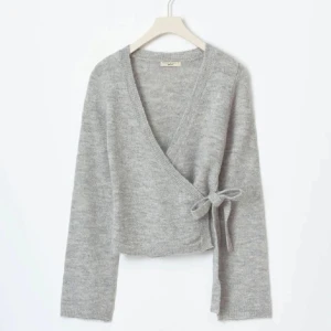 Omlott kofta gina  - säljer för att den inte kommer till användning! Den är använd en gång och är i helt nyskick alltså inga defekter! 💓