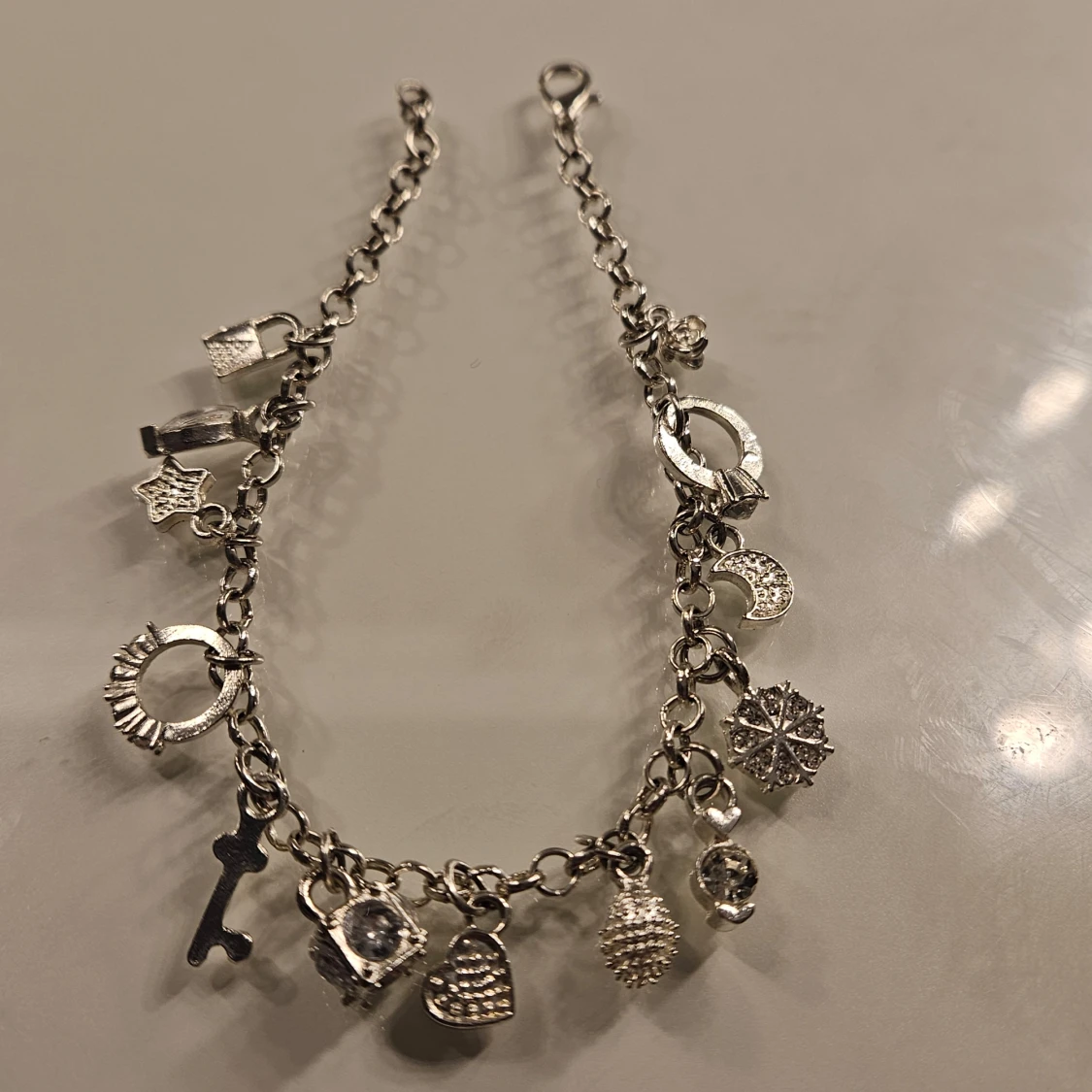 Silvrigt armband