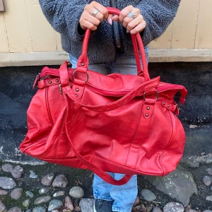 Röd väska - CIA design uf drop 02 röd väska!🤍