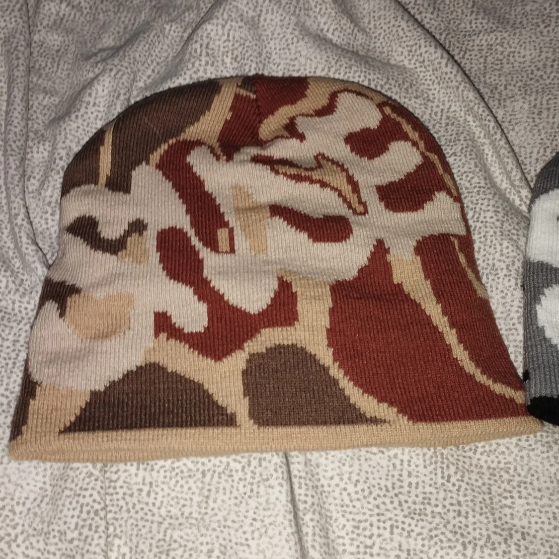 Camouflagefärgade mössor 75kr/st