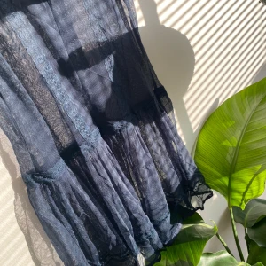 Klänning  - Tunn genomskinlig klänning i marinblå💙