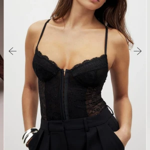 Spets topp  - Spets topp i storlek 80 d passar s m