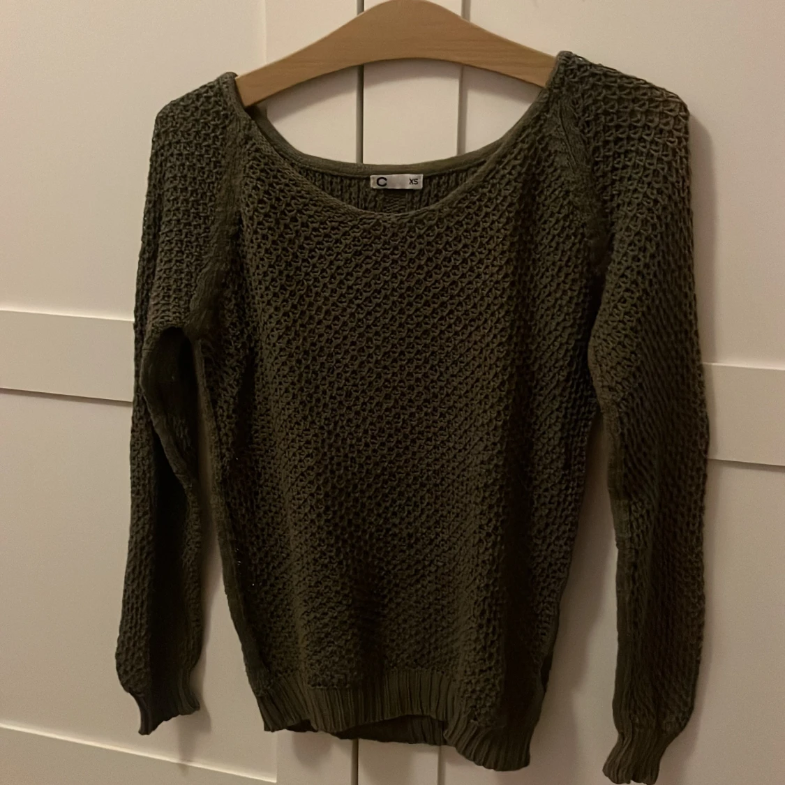 Olivgrön stickad tröja