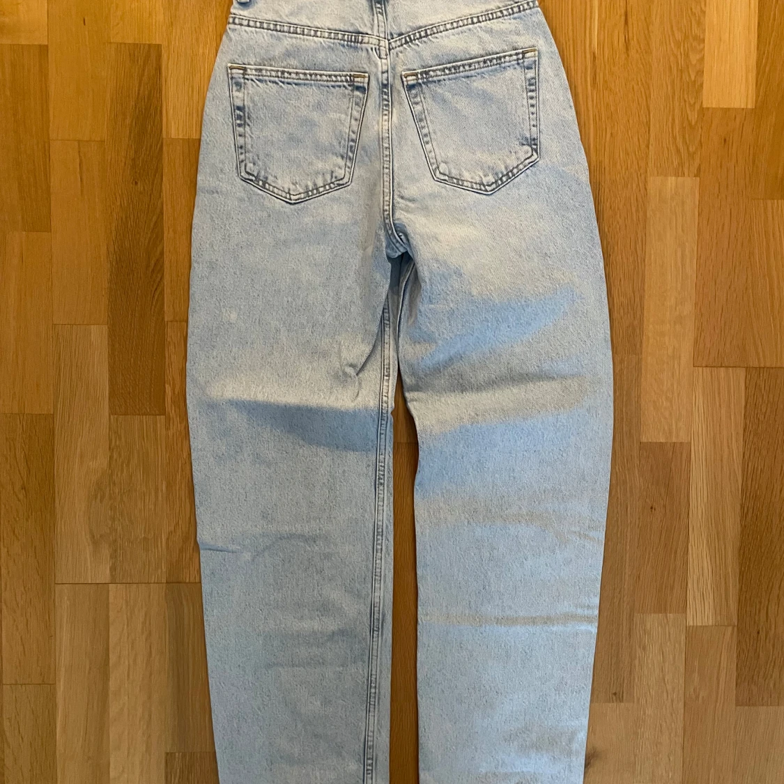 Ljusblå jeans från Gina tricot - 91