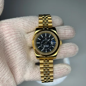 39mm Seiko Skydweller Gold Mod - Hej. Säljer en super läcker Seiko Skydweller Mod. Om klockan: NH35 automatisk Seiko rörelse. 316L rostfritt stål. C3 Lume. Jubilee armband. Inre tavlan är bara design Hör av er! Använd en del av mig men inga större repor än vanligt.