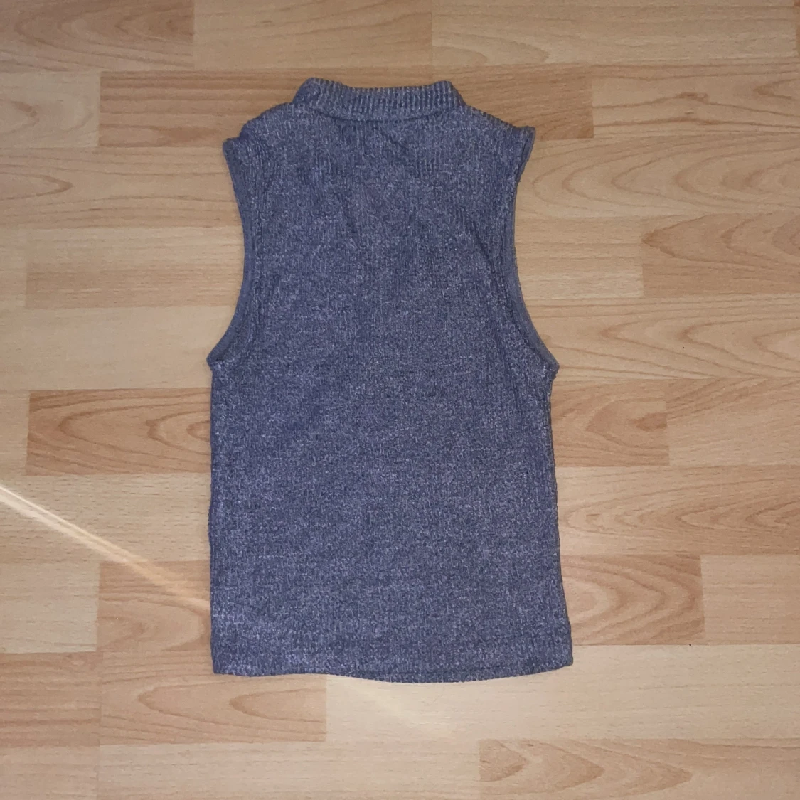 Grå ärmlös topp från Jennyfer - 91