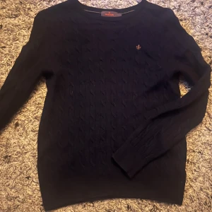 Stickad Morris tröja - Säljer min helt nya Morris tröja, passade inte och än fast använd en gång.obs Sitter som S!