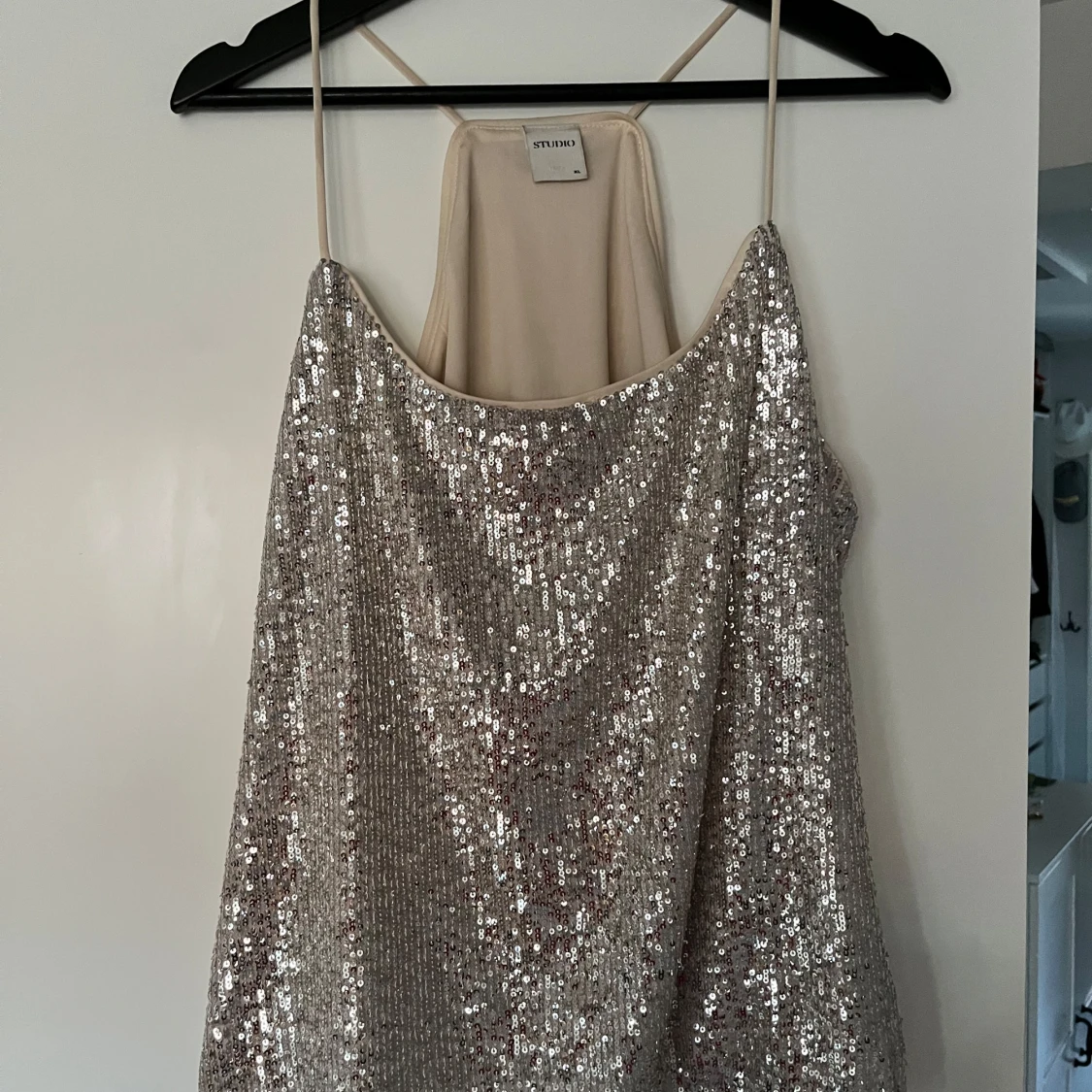 Glittrig linne från ONLY