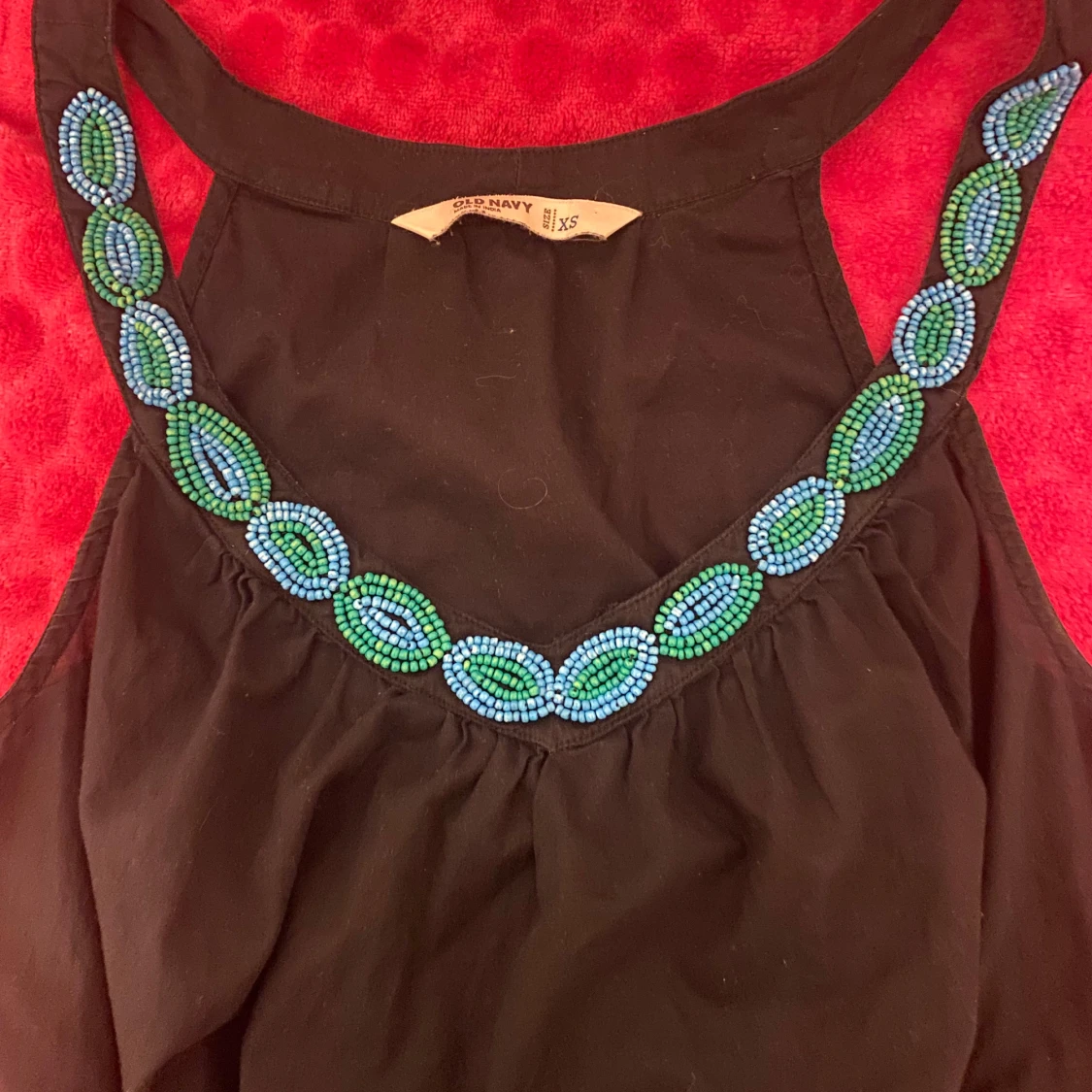 svart topp med fina detaljer  - 91