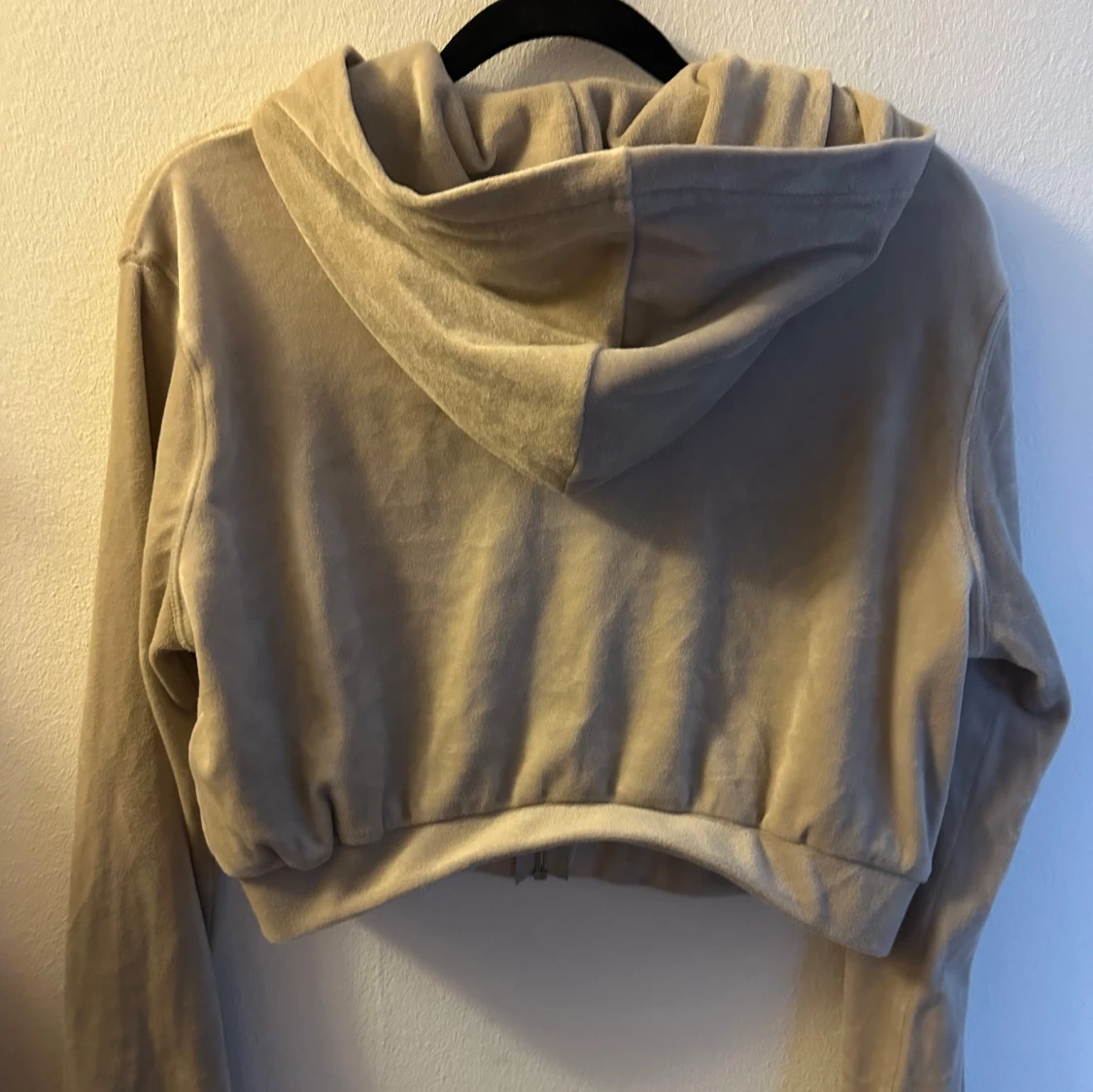 Beige croppad hoodie - 90