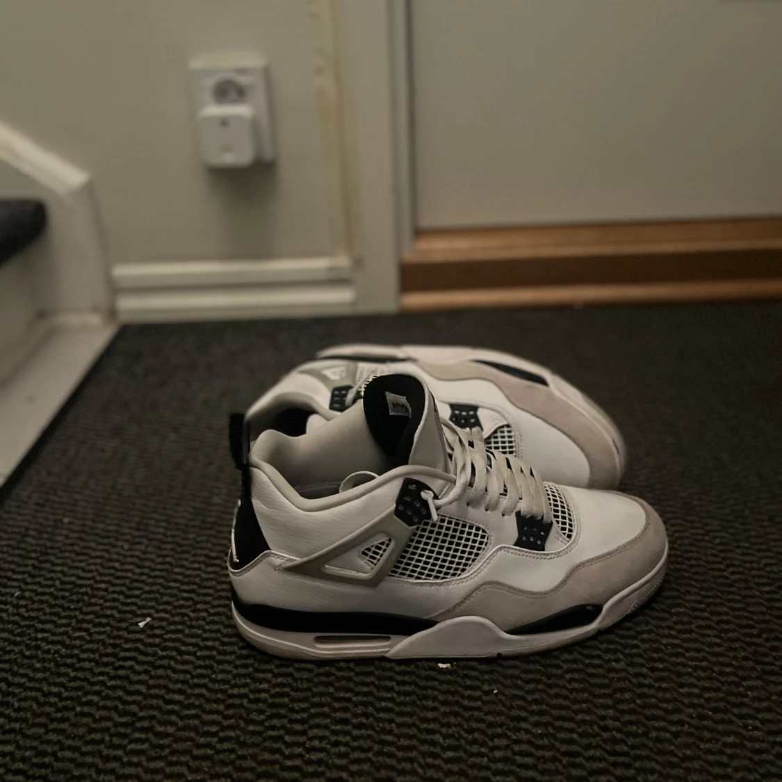 Jordan 4 military black 