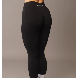 Träningstights gtech - Svarta gymtights från GTECH, extremt lika DFYNE. De är i nyskick, men en storlek försmå för mig. Brukar man ha XS så kommer de passa perfekt  